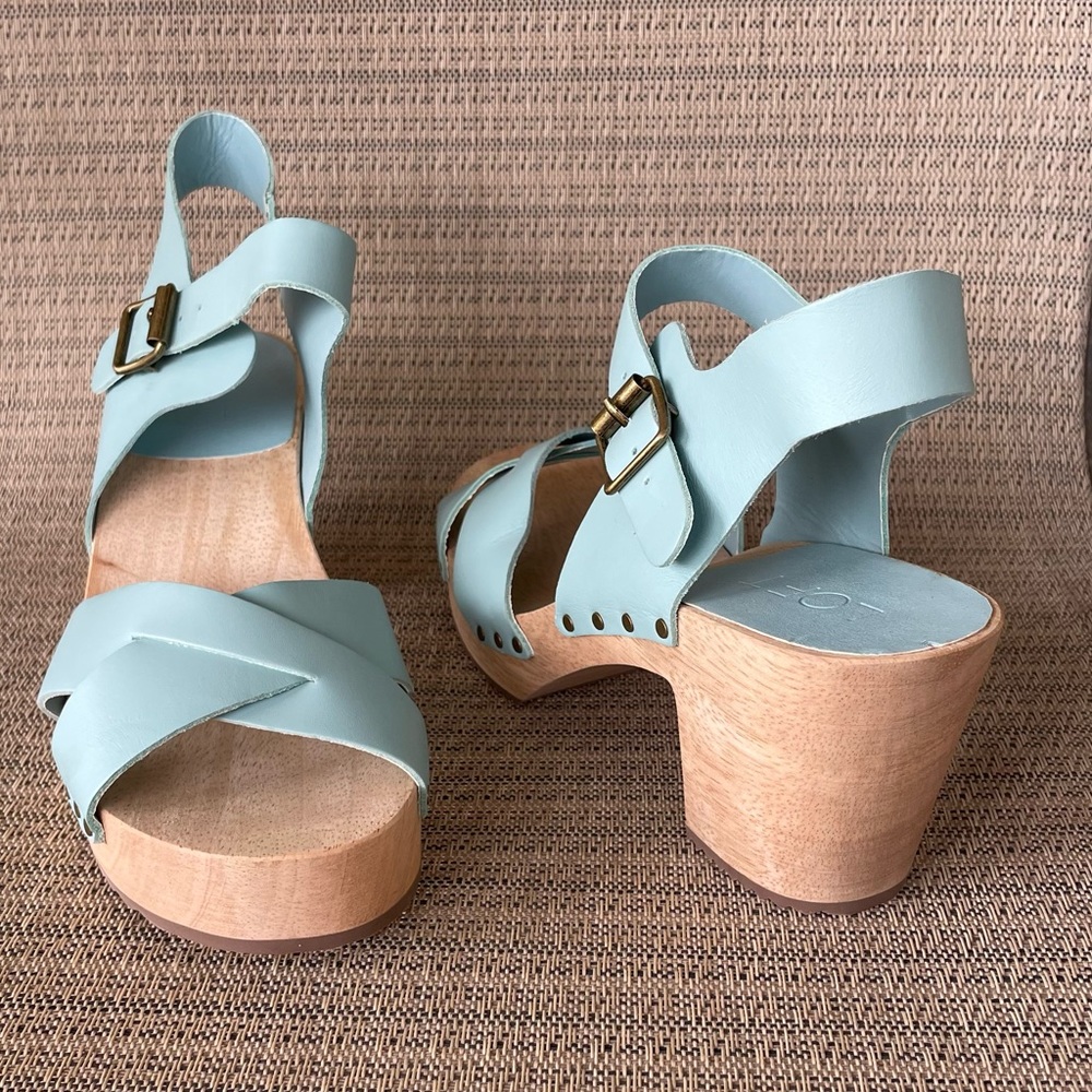LOFT Leather Crisscross Strap Clog Sandal Blue Size 9